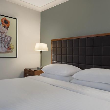 Delta Hotels By Marriott פטרבורו מראה חיצוני תמונה