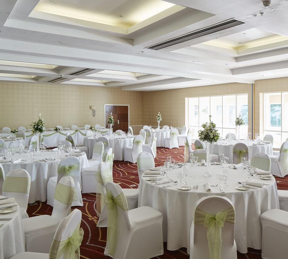 Delta Hotels By Marriott פטרבורו מראה חיצוני תמונה