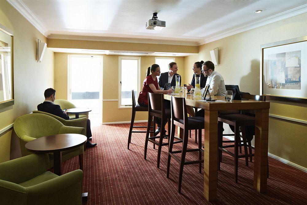 Delta Hotels By Marriott פטרבורו מראה חיצוני תמונה