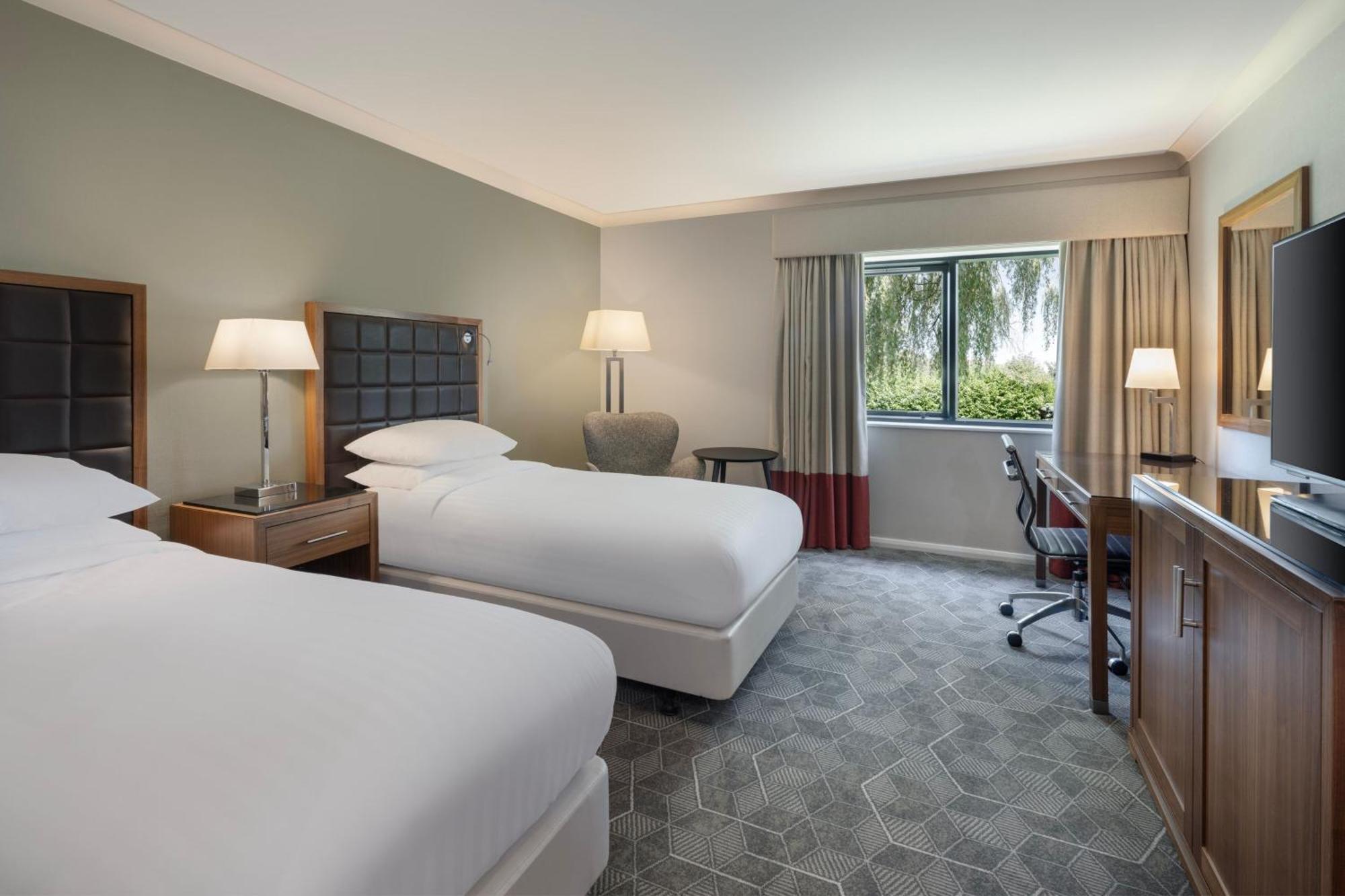 Delta Hotels By Marriott פטרבורו מראה חיצוני תמונה