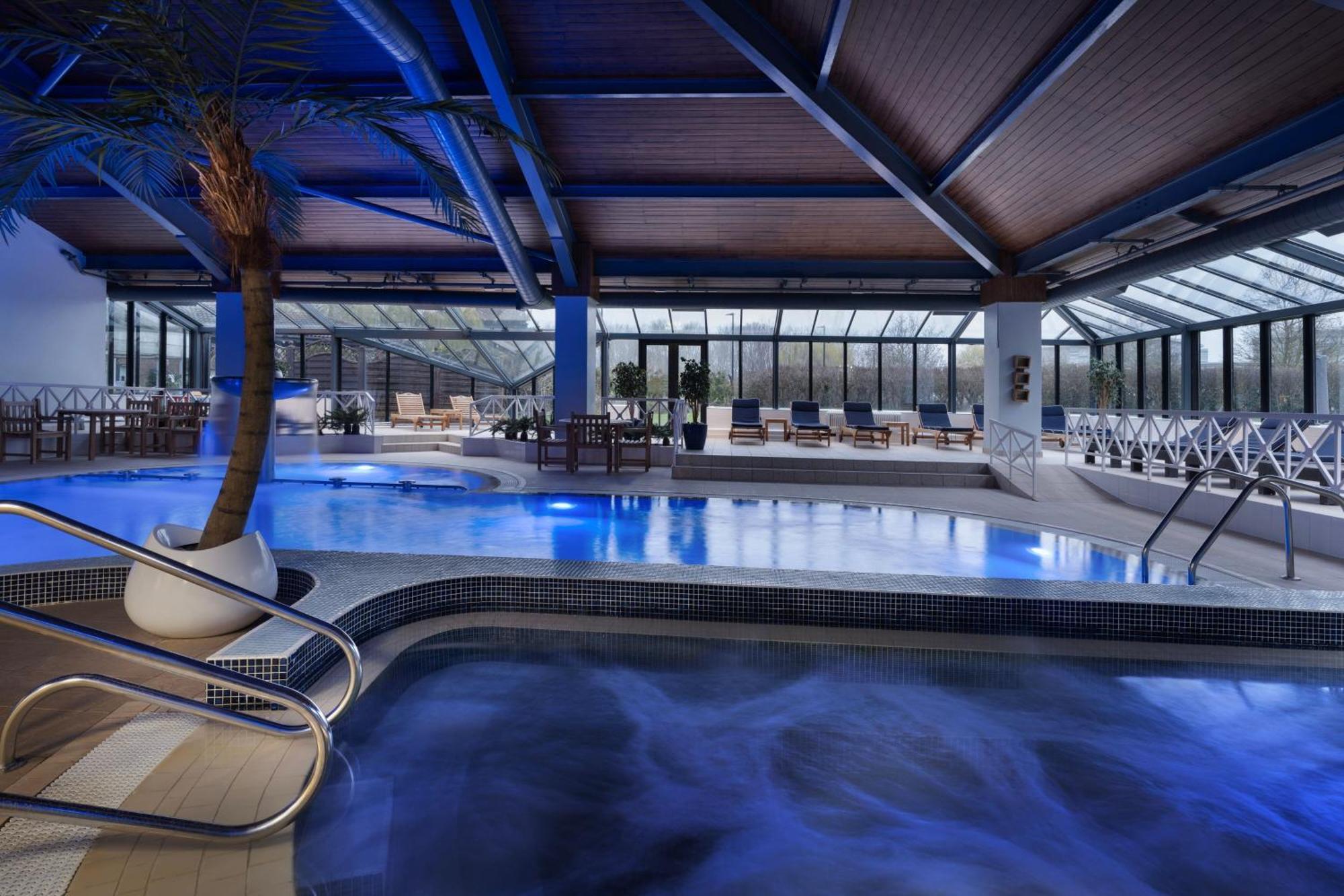 Delta Hotels By Marriott פטרבורו מראה חיצוני תמונה
