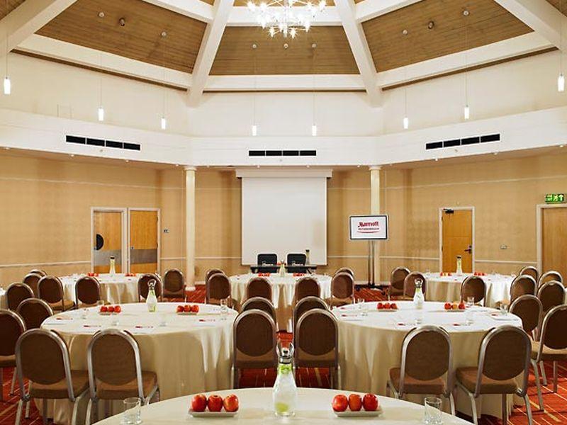 Delta Hotels By Marriott פטרבורו מראה חיצוני תמונה